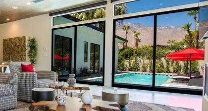 Brandneues Luxusresort • Blick auf den Pool, das Spa und die Berge