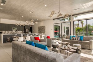 Smart TV, fireplace, stereo