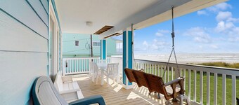 Perros-friendly, casa frente al mar w / patio, balcón, vista espectacular y acceso a la playa