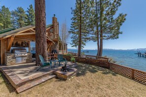 *GRILL AND FIRE PIT HAS BEEN REMOVED - Charming 1 bedroom Lakefront (Kings Beach)