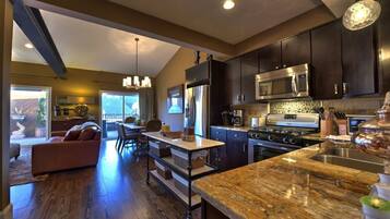 雪櫃、微波爐、焗爐、爐具