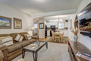 TV - Charming & Renovated 2BED Condo. Nestled Near a Serene Mountain Stream | PM1D (Breckenridge)