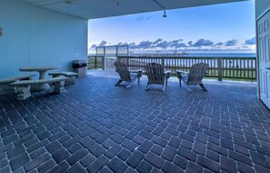 Unclassified image, 3 of 23, button