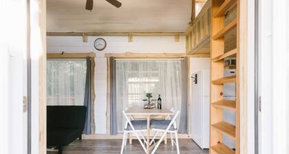 Modern Urban Tiny House w/ 2BR near Airport and Transportation-Private Setting