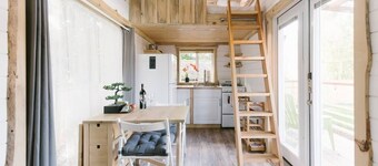 Modern Urban Tiny House w/ 2BR near Airport and Transportation-Private Setting