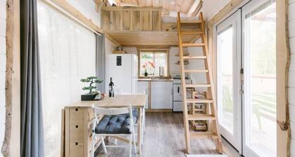 Modern Urban Tiny House w / 2BR lähellä lentokenttää ja kuljetus-yksityinen asetus