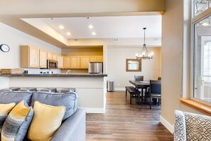 Unclassified image, 5 of 37, button