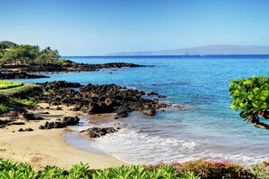 On the beach, sun-loungers, beach towels - Spectacular Corner Oceanfront Escape: Luxurious Makena Surf Resort G-206 (Makena, Maui)