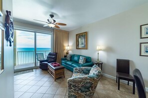 Taulutelevisio, kirjoja, stereot