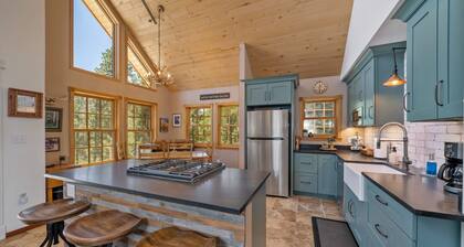 Hot Tub, Starlink Internet, Skiing 5 Min Away!