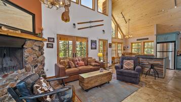 Télévision, cheminée, lecteur de DVD