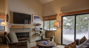 TV, fireplace
