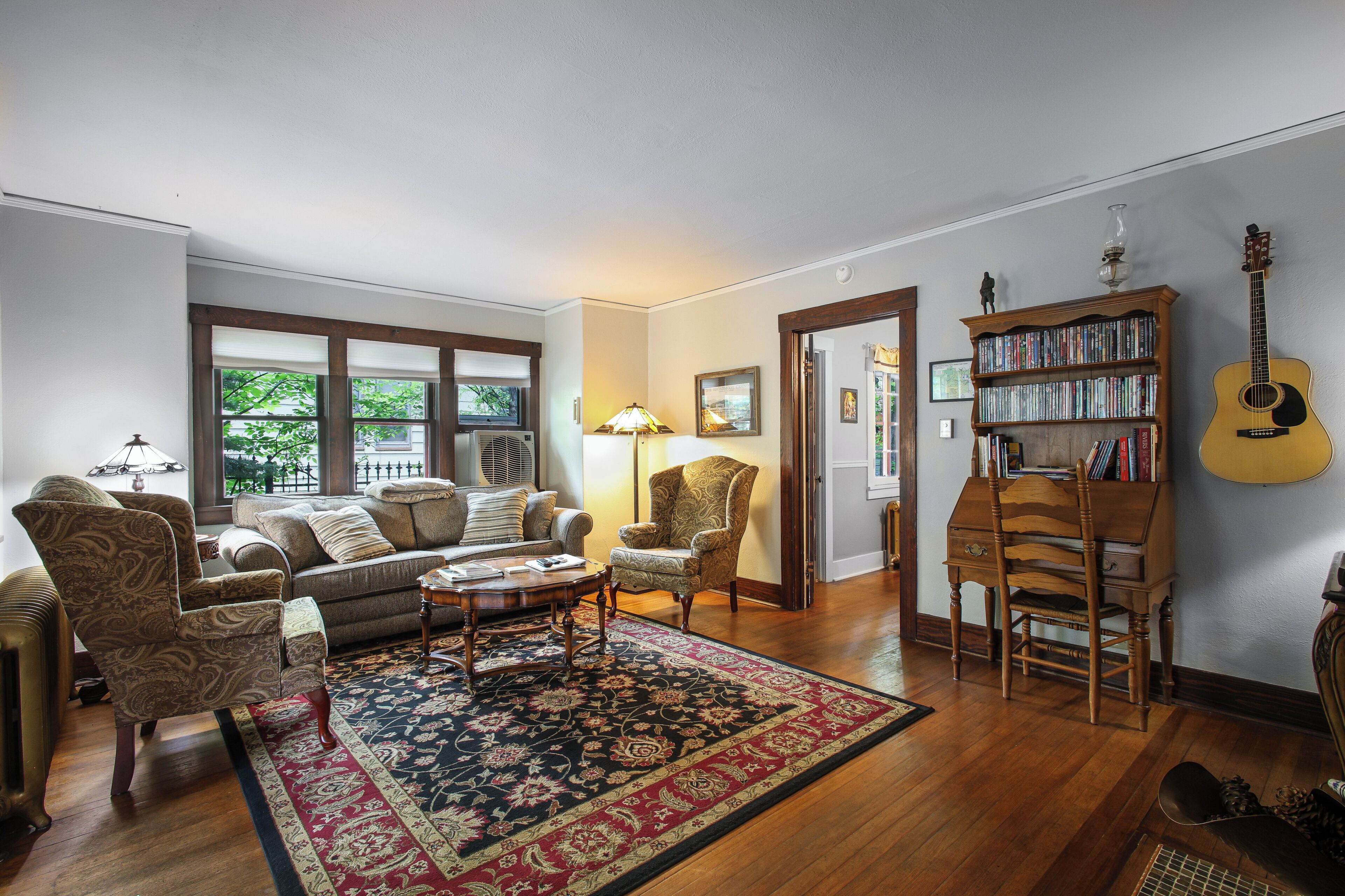 Smart TV, fireplace, DVD player, books