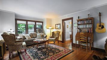 Smart TV, fireplace, DVD player, books