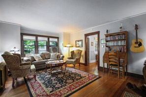 Smart TV, fireplace, DVD player, books