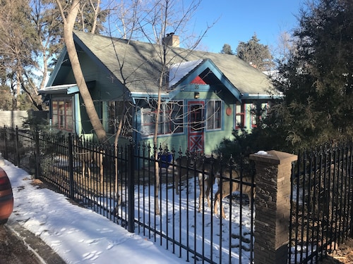 Captain Jack’s Cottage in Beautiful Cheyenne Cañon 2 blocks from Broadmoor Hotel