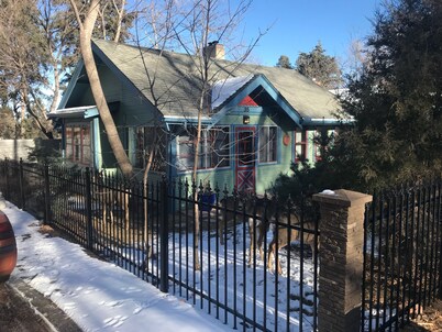 Captain Jack’s Cottage in Beautiful Cheyenne Cañon 2 blocks from Broadmoor Hotel