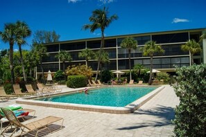 Pool - Sand Pointe #117 - Beautiful gulf front condo on the west end. (Sanibel Island)