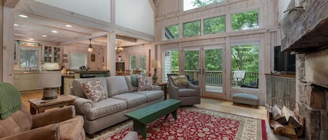 Smart TV, fireplace