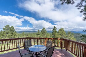 Outdoor dining - Pet Friendly, Views for Miles, Family Retreat, Privacy! (Durango)