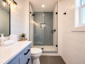 Combined shower/bathtub, towels - Private Heated Pool, Ocean View from Deck, Boardwalk, Golf Cart Access (Port Aransas)