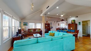 TV - Private Heated Pool, Ocean View from Deck, Boardwalk, Golf Cart Access (Port Aransas)