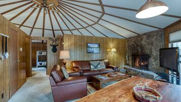 TV, fireplace, DVD player