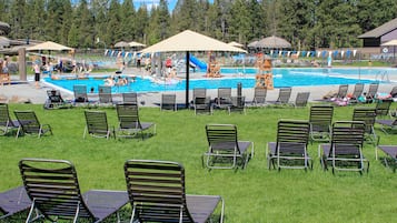 Una piscina techada, una piscina climatizada