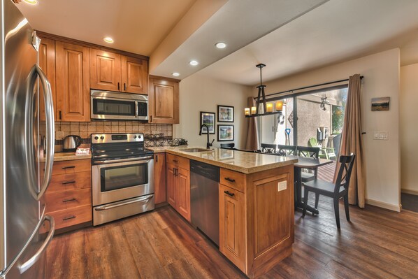 Fridge, microwave, stovetop, dishwasher