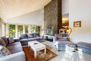 Fernseher, Kamin, DVD-Player, Tischtennisplatte