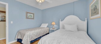 Island North 9 - Relax and decompress at this North End ocean view condo