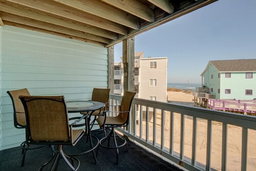 Island North 9 - Relax and decompress at this North End ocean view condo