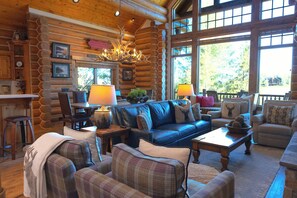 Smart TV, fireplace, books, stereo