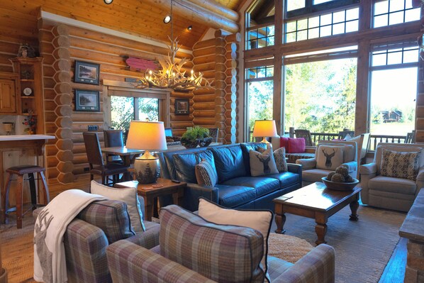 Smart TV, fireplace, books, stereo