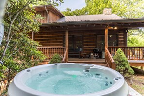 Terrace/patio - Azalea Hill - Mountain Views, Hot Tub, Pool Table, Ping Pong (Boone)