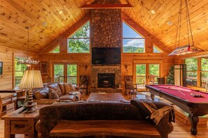 TV, peis og bordtennis