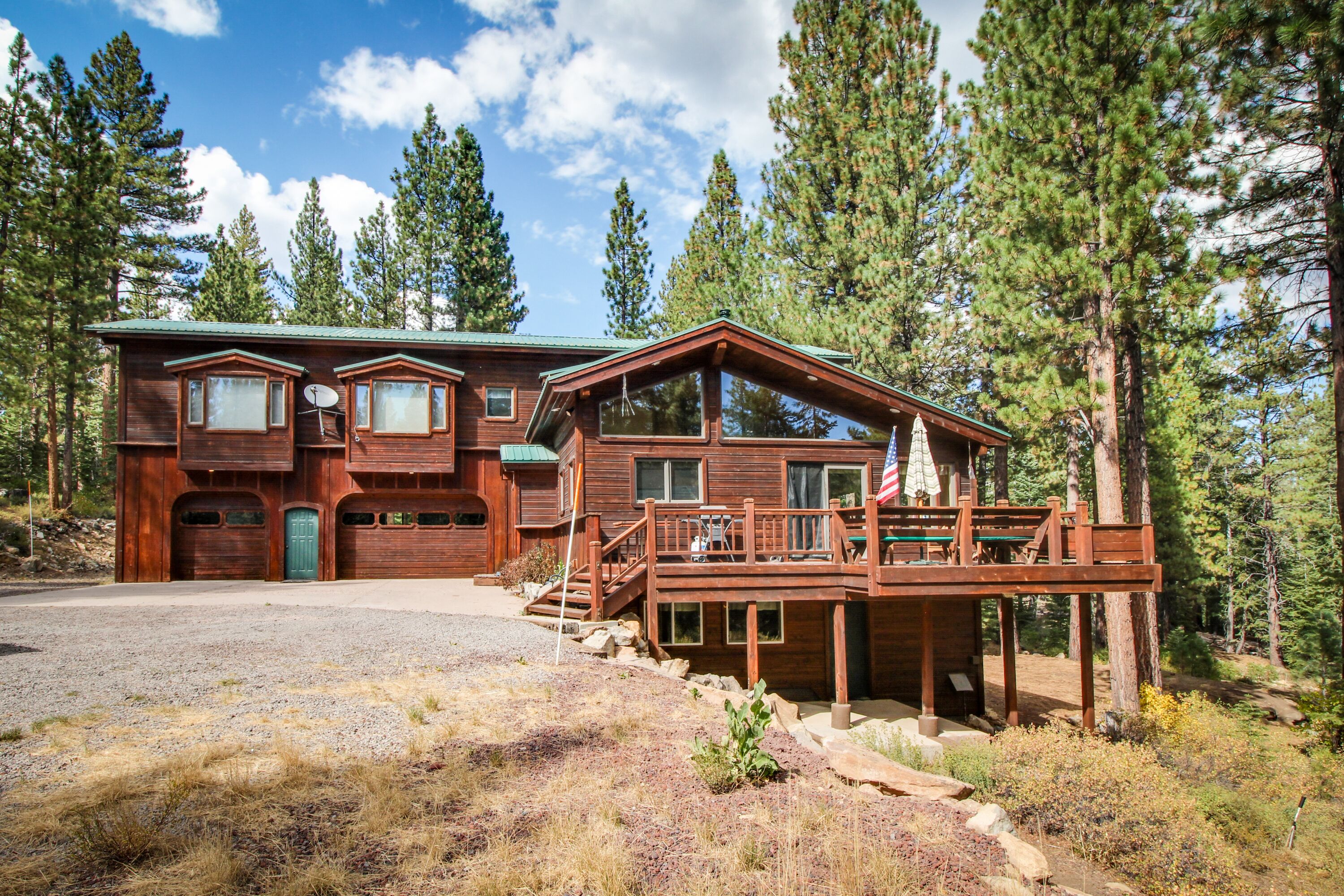 Dog-friendly home with private game room & five-hole disc golf course