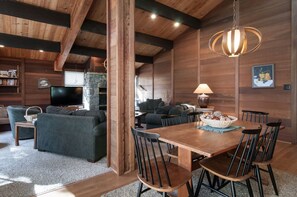 Dining - 1 mile to ski at Palisades * Dog Friendly * Pool table (Olympic Valley)