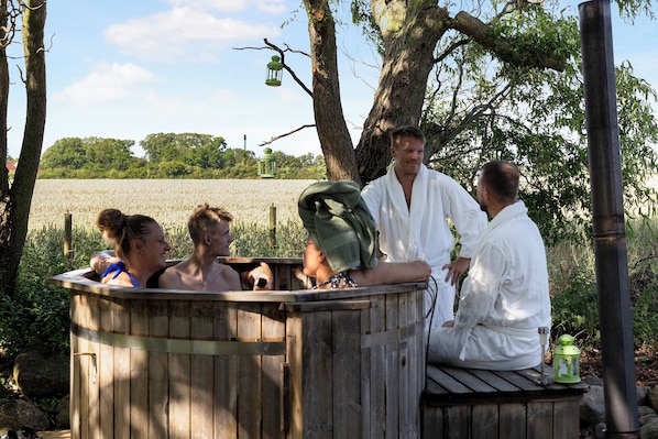 Outdoor spa tub