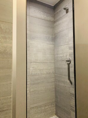 淋浴設備、免費梳洗用品、風筒、提供毛巾