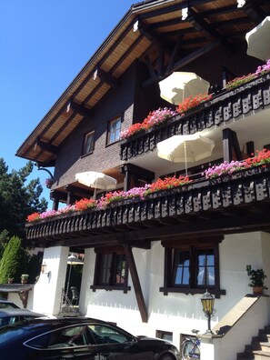 Exterior detail - Kur- und Ferienhotel Haser (Oberstaufen)