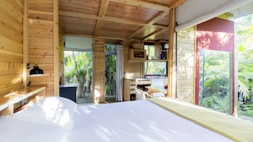 Romantic Tent, Garden View | Peralatan tempat tidur premium, peti besi dalam bilik