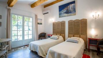 Comfort Room, 2 Twin Beds (Annexe) | Premium bedding, individually decorated, individually furnished, desk