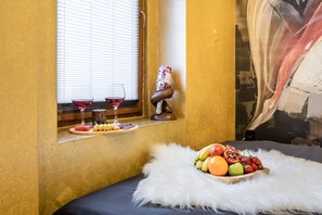 Minibar, in-room safe, desk, soundproofing - Taksim Terrapia Hotel (Istanbul)