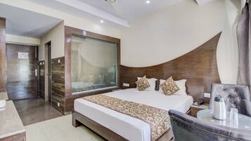 Deluxe Double Room, 1 Double Bed | Minibar, in-room safe, rollaway beds, bed sheets