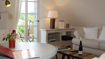 Appartement Exclusif, 2 chambres, 2 salles de bains, vue vignoble | Coin séjour