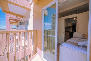 Deluxe Condo, 1 Double Bed, Mountain View | Balcony - Moldex Residences by Tripsters Hub (Baguio)