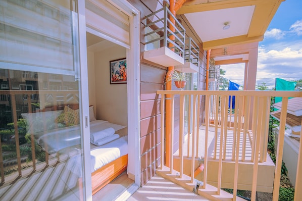 Deluxe Condo, 1 Double Bed, Mountain View | Balcony