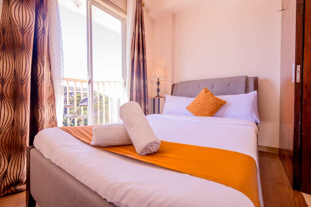 ดีลักซ์คอนโด, เตียงใหญ่ 1 เตียง, วิวภูเขา | 1 ห้องนอน, Wi-Fi ฟรี, ห้องพักตกแต่งอย่างมีเอกลักษณ์, ผ้าปูที่นอน