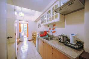 Deluxe Condo, 1 Double Bed, Mountain View | 1 bedroom, individually decorated, free WiFi, bed sheets - Moldex Residences by Tripsters Hub (Baguio)